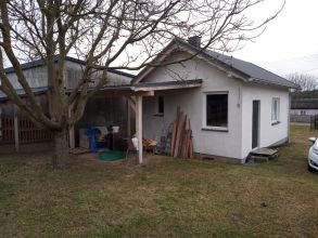 Sprzedam działkę 32ary z domem 31m.