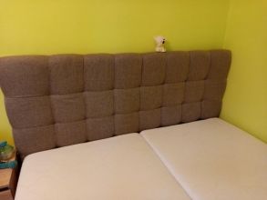 Łóżko z zagłówkiem