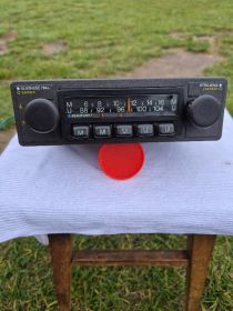 Sprzedam radio samochodowe z lat 60 -70 cena 450 zł