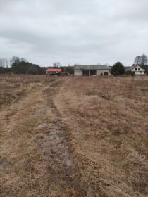 Sprzedam działkę zabudowaną