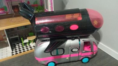 Domek , kamper , samolot, lalki