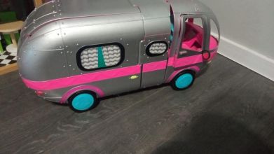 Domek , kamper , samolot, lalki