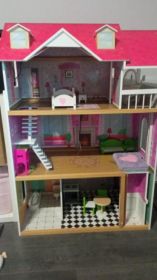 Domek , kamper , samolot, lalki