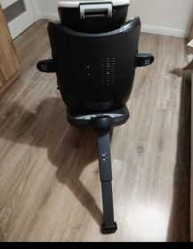 Fotelik z bazą obrotowa