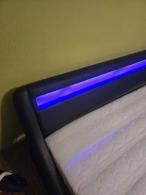 Sprzedam łóżko wraz z materacem - LED.