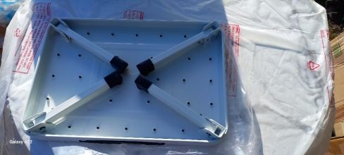 Metalowy stołek skladany