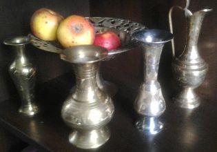 Mosiężne wazoniki, patera w zestawie sprzedam