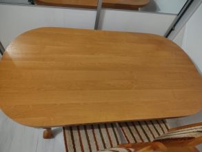 Stół z krzesłami