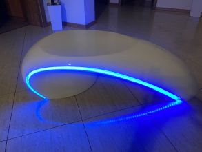 Sprzedam ławę do salonu z podświetleniem LED