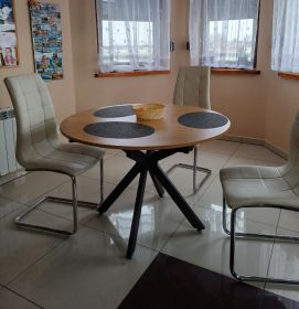 Sprzedam komplet trzech krzeseł kuchennych