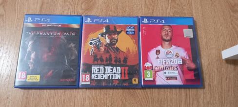 Sprzedam to co na zdjęciu ps4 i gry...