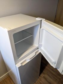 Lodówka Amica Biała 128 cm