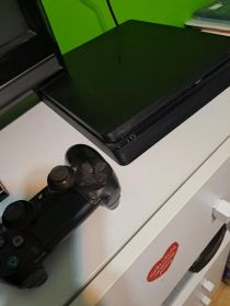 Sprzedam PS4 Sony
