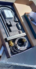 Zlew z zestwem odplywowym baterią