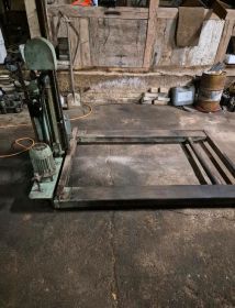 Podnośnik samochodowy mobilny nożycowy