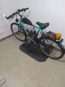 Sprzedam rower z silnikiem spalinowym.