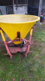 Sprzedam rozsiewacz nawozów