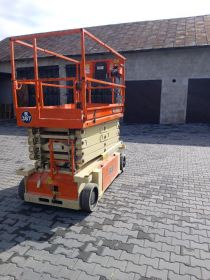 Wynajem podnośników koszowych