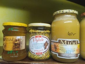Miód , pyłek,propolis.