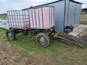 Dwa mauzery 1000l z wozem