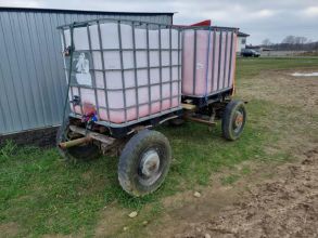 Dwa mauzery 1000l z wozem