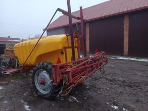 Opryskiwacz ciągany 1500 litrów belka 15m