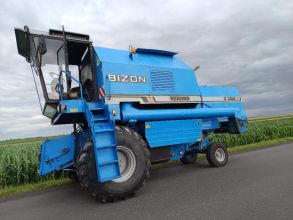 Kombajn zbożowy bizon rekord niebieski