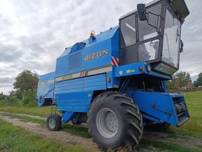 Kombajn zbożowy bizon rekord niebieski
