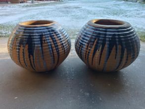 Dwie duże donice tarasowe