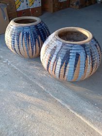 Dwie duże donice tarasowe