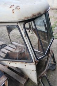 Sprzedam kabine do ciągnika 330-360