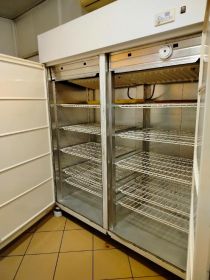 Sprzedam lodówkę 2-drzwiową przemysłową