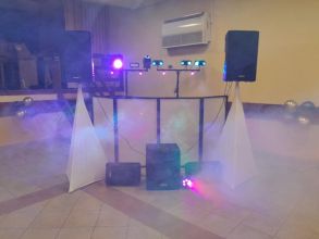 Dj, nagłośnienie i oświetlenie. Oprawa muzyczna imprez