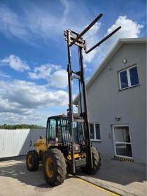 Wózek widłowy terenowy JCB 930 4x2