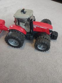 Traktor Bruder. Massey Ferguson