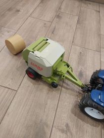 Zabawka prasa Claas marki Bruder
