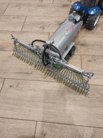 Zabawka Beczkowóz, wóz asenizacyjny Fliegl marki Bruder