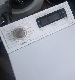 Pralka Electrolux od góry