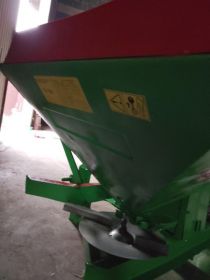 Sprzedam rozsiewacz nawozów RNZ-2 unia brzeg