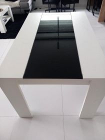 Stół biały z czarnym środkiem do salonu/ jadalni
