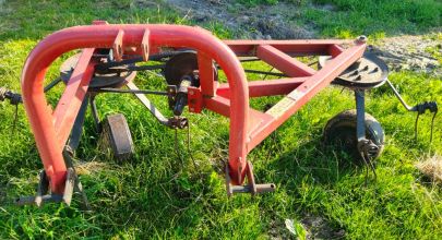 Przetrzasarka do siana pająk nowego typu