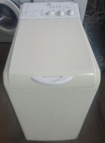 Pralka Indesit od góry