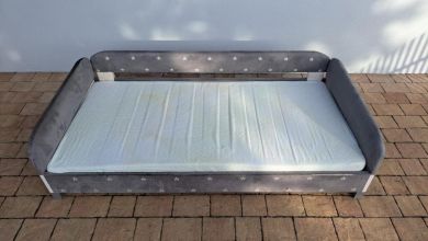 Łóżko dziecięce z materacem o wymiarach 160 x 80 cm