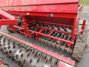 Agregat uprawowo siewny wraz z siewnikiem Unia 3m