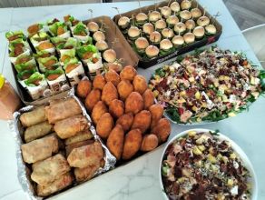 Przekąski, mięsa, salatki