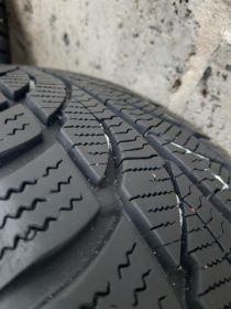 Opony zimowe 195/65 R15 z felgami 5×112