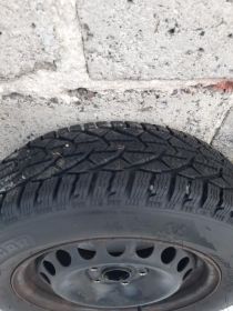 Opony zimowe 195/65 R15 z felgami 5×112.
