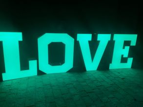 Wynajem napisu Miłość, Love i 18