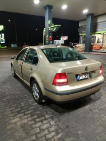 Sprzedam/zamienię Volkswagena Bora 1,6 mpi gaz 2001 rok