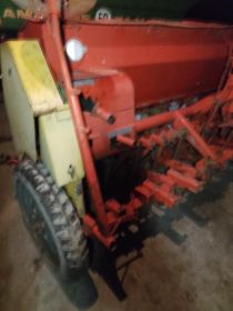 Sprzedam siewnik poznaniak na docisku z1988r